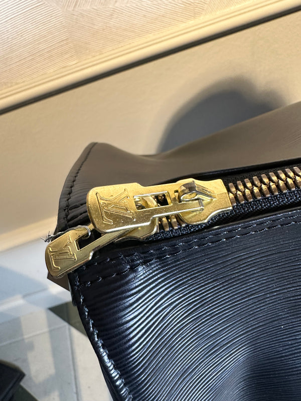Louis Vuitton Keepall Epi Leather Black Holdall weekender 43hr bag vintage unique LV monogram detail monochrome