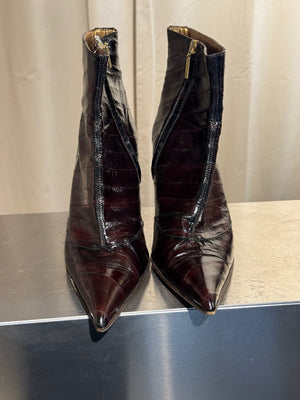 Dolce &amp; Gabbana D&amp;G Burgundy Exotic Leather Ankle Boots Pointed Toe Gold Zip Stiletto Heel Size EU 40