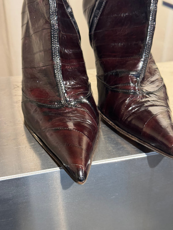 Dolce &amp; Gabbana D&amp;G Burgundy Exotic Leather Ankle Boots Pointed Toe Gold Zip Stiletto Heel Size EU 40