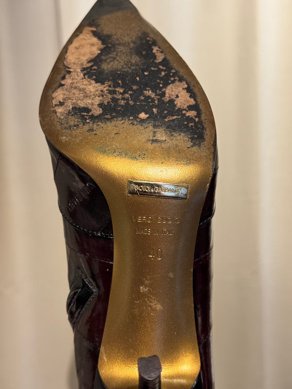 Dolce &amp; Gabbana D&amp;G Burgundy Exotic Leather Ankle Boots Pointed Toe Gold Zip Stiletto Heel Size EU 40