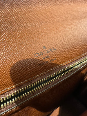 Louis Vuitton Vintage Monceau 28 Monogram 1994 Top Handle Bag leather push lock