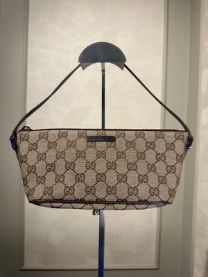 Gucci Boat Pochette GG Monogram Canvas Shoulder bag pochette Gucci logo zip closure chic 90s