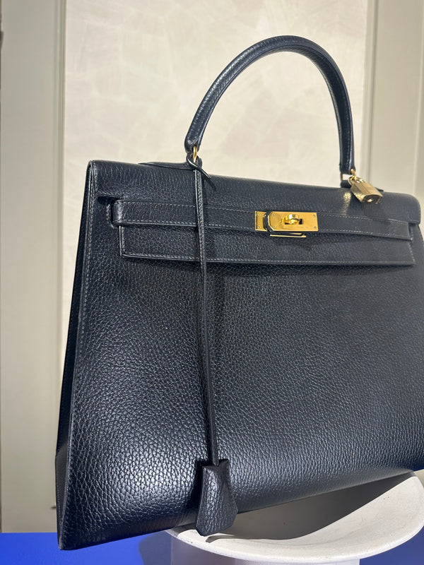 Hermès Kelly 32 Handbag Black Top Handle Vintage Clochette Lock Black leather Gold Hardware Very Good Condition Iconic