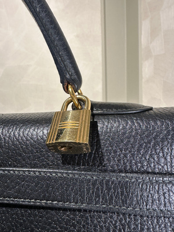 Hermès Kelly 32 Handbag Black Top Handle Vintage Clochette Lock Black leather Gold Hardware Very Good Condition Iconic