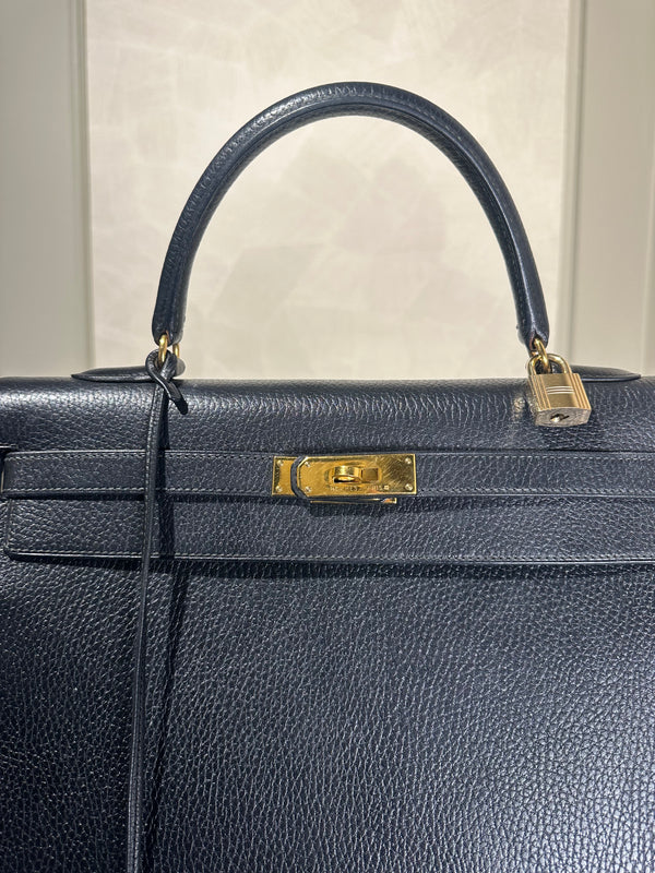 Hermès Kelly 32 Handbag Black Top Handle Vintage Clochette Lock Black leather Gold Hardware Very Good Condition Iconic