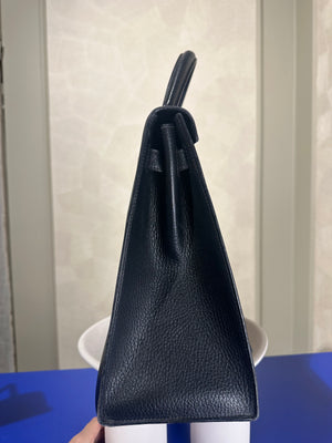 Hermès Kelly 32 Handbag Black Top Handle Vintage Clochette Lock Black leather Gold Hardware Very Good Condition Iconic