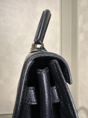 Hermès Kelly 32 Handbag Black Top Handle Vintage Clochette Lock Black leather Gold Hardware Very Good Condition Iconic