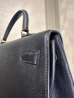 Hermès Kelly 32 Handbag Black Top Handle Vintage Clochette Lock Black leather Gold Hardware Very Good Condition Iconic
