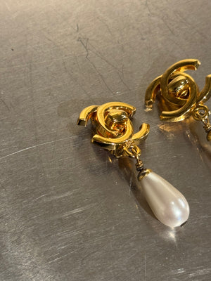 Chanel Vintage CC Logo Faux Pearl Drop Earrings Gold Tone Clip On Rare Costume Jewellery