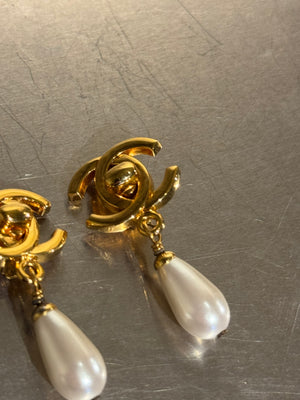 Chanel Vintage CC Logo Faux Pearl Drop Earrings Gold Tone Clip On Rare Costume Jewellery