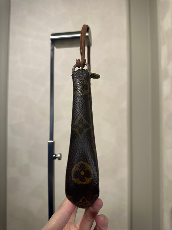 Louis Vuitton Vintage Pochette Accessoires Shoulder Bag Leather Monogram Iconic Classic LV Brown