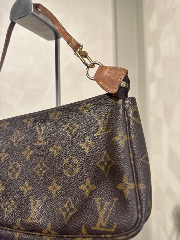 Louis Vuitton Vintage Pochette Accessoires Shoulder Bag Leather Monogram Iconic Classic LV Brown