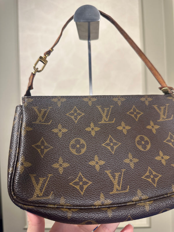 Louis Vuitton Vintage Pochette Accessoires Shoulder Bag Leather Monogram Iconic Classic LV Brown