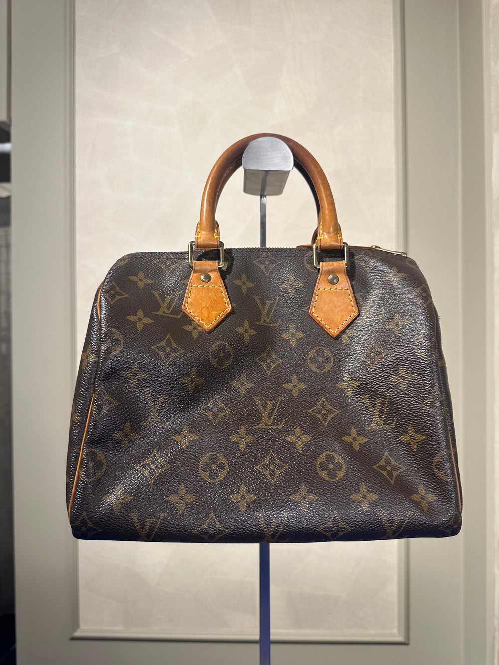 Louis Vuitton Speedy 25 Bag Vintage Monogram Classic Style Chic bowler bag brown leather handles good condition