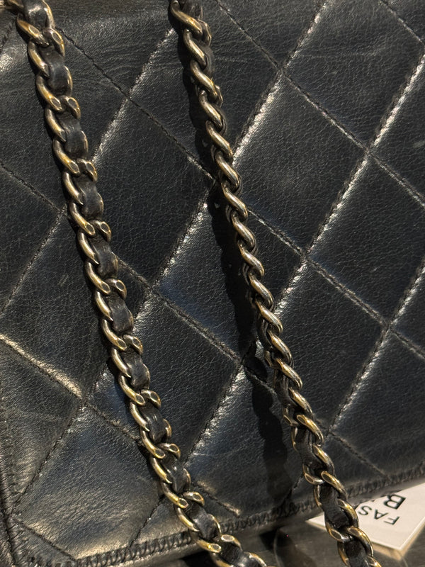 Chanel Black Quilted Leather Flap Shoulder Bag CC Turnlock Chain Strap Entrupy Certificate No Serial Sticker