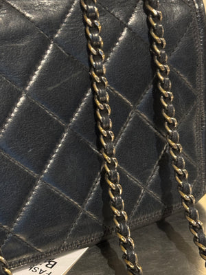 Chanel Black Quilted Leather Flap Shoulder Bag CC Turnlock Chain Strap Entrupy Certificate No Serial Sticker