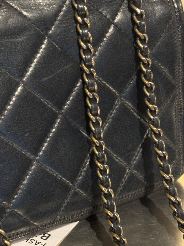 Chanel Black Quilted Leather Flap Shoulder Bag CC Turnlock Chain Strap Entrupy Certificate No Serial Sticker