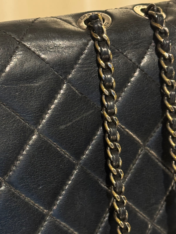 Chanel Black Quilted Leather Flap Shoulder Bag CC Turnlock Chain Strap Entrupy Certificate No Serial Sticker