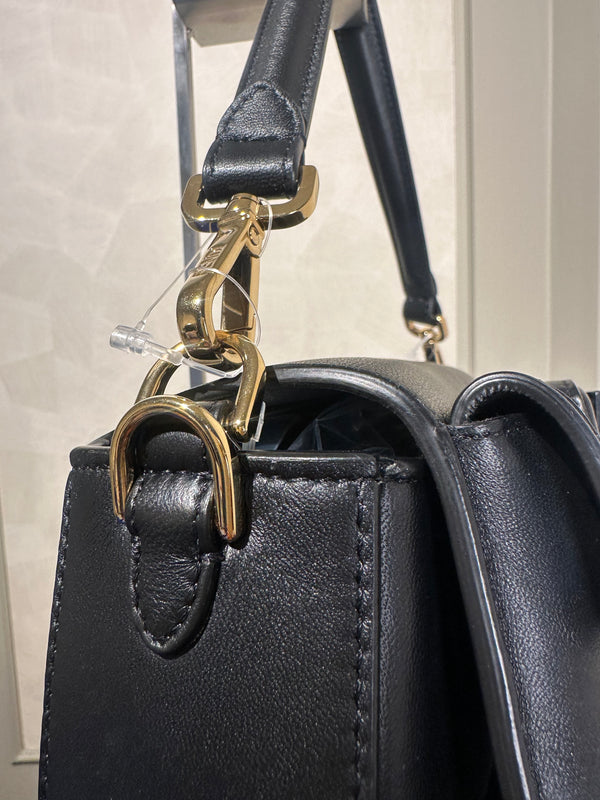 Fendi Baguette Multipocket Shoulder Bag Autum-Winter 2023/24 Black Leather Classic FF Gold Hardware