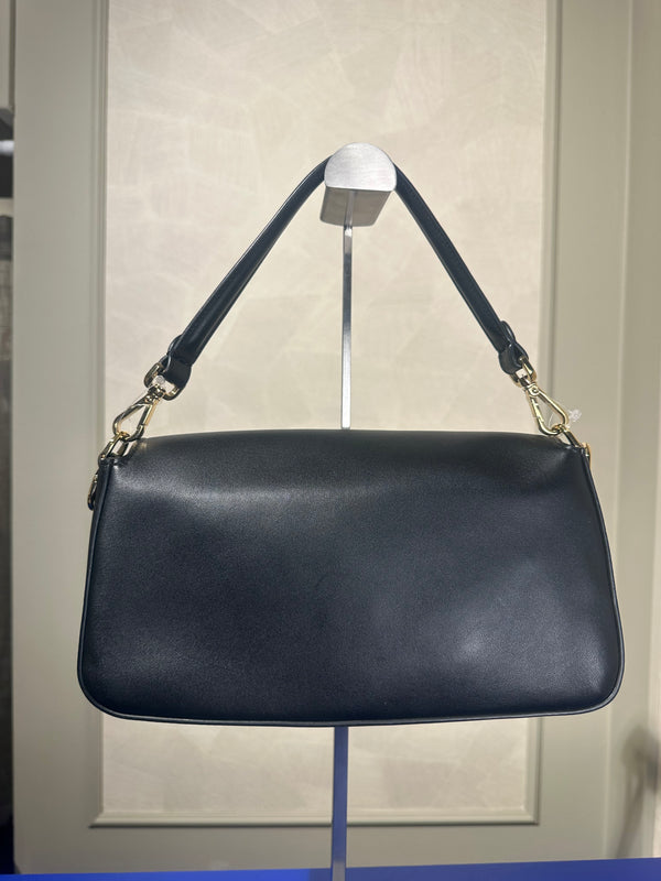 Fendi Baguette Multipocket Shoulder Bag Autum-Winter 2023/24 Black Leather Classic FF Gold Hardware