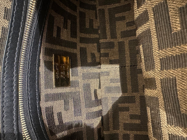 Fendi Baguette Multipocket Shoulder Bag Autum-Winter 2023/24 Black Leather Classic FF Gold Hardware