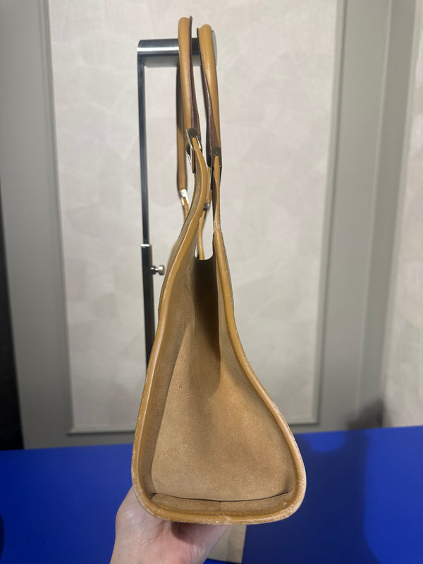 Gucci Jackie Beige Suede Shoulder Bag buckle detail monochrome vintage suede leather clasp detail chic 90s