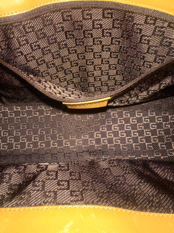 Gucci Jackie Beige Suede Shoulder Bag buckle detail monochrome vintage suede leather clasp detail chic 90s