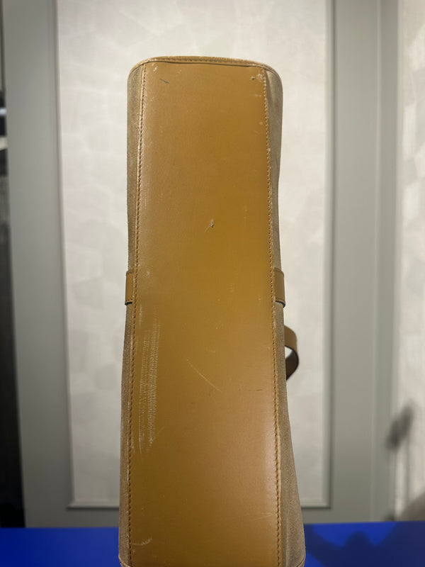 Gucci Jackie Beige Suede Shoulder Bag buckle detail monochrome vintage suede leather clasp detail chic 90s