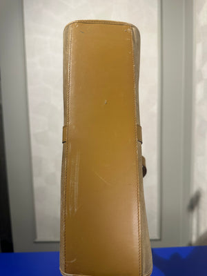 Gucci Jackie Beige Suede Shoulder Bag buckle detail monochrome vintage suede leather clasp detail chic 90s