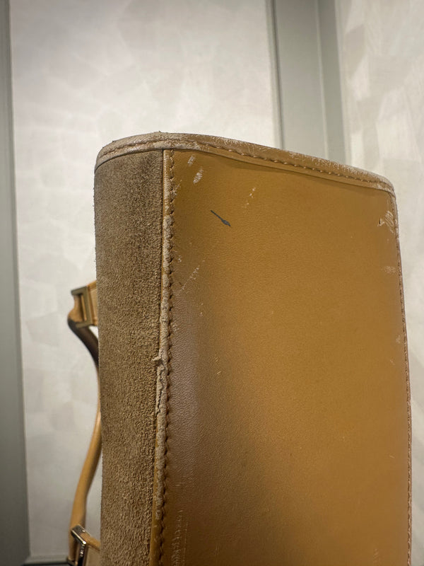 Gucci Jackie Beige Suede Shoulder Bag buckle detail monochrome vintage suede leather clasp detail chic 90s
