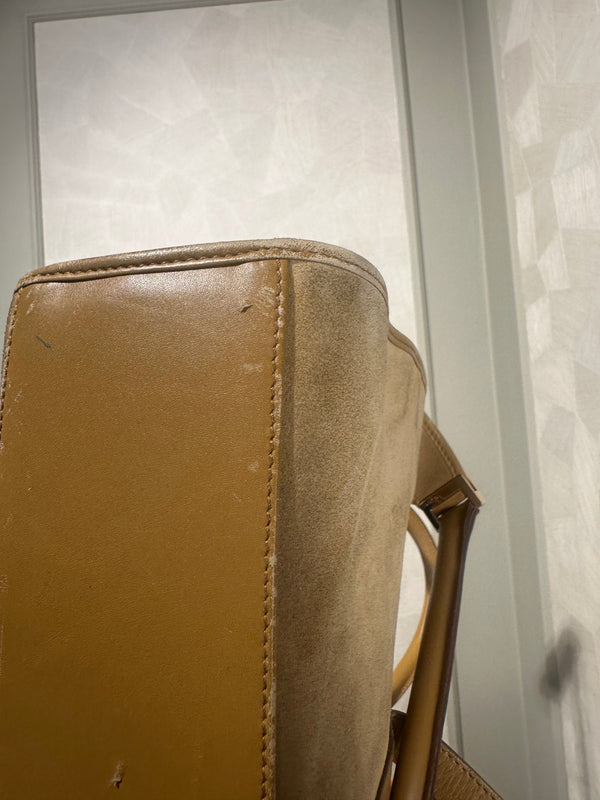 Gucci Jackie Beige Suede Shoulder Bag buckle detail monochrome vintage suede leather clasp detail chic 90s