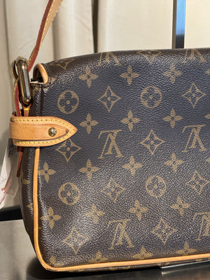 Louis Vuitton Vintage Monogram Canvas Hudson Bag Brown Leather Trim Gold Tone Hardware
