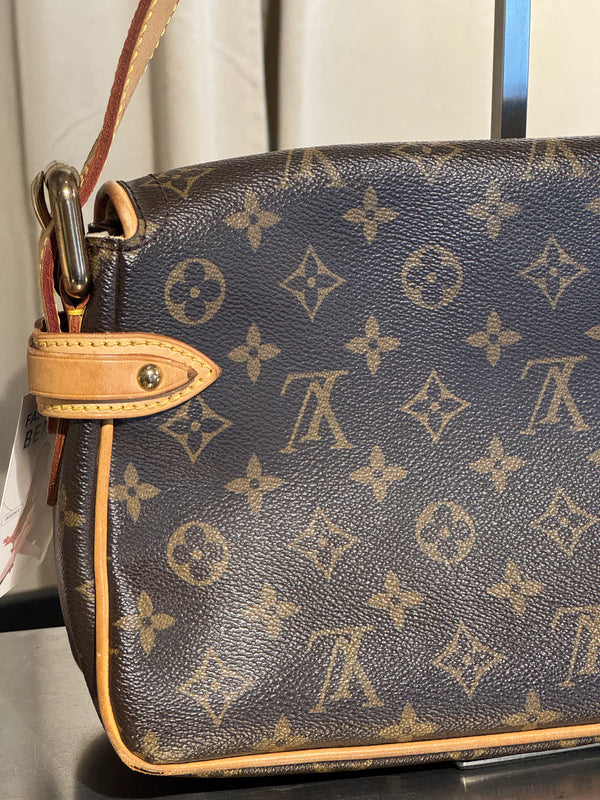 Louis Vuitton Vintage Monogram Canvas Hudson Bag Brown Leather Trim Gold Tone Hardware