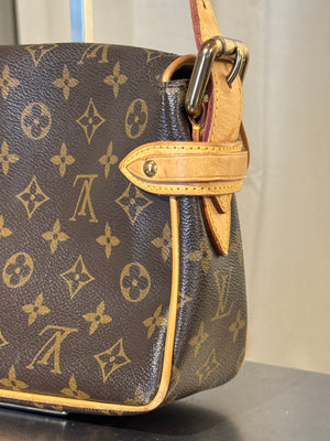 Louis Vuitton Vintage Monogram Canvas Hudson Bag Brown Leather Trim Gold Tone Hardware