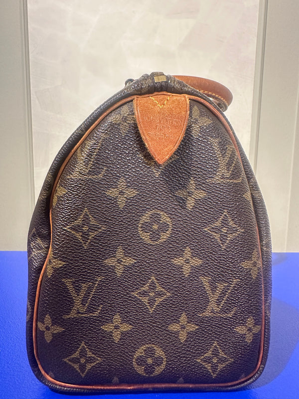 Louis Vuitton Speedy 25 Bag Vintage Monogram Classic Style Chic bowler bag brown leather handles good condition