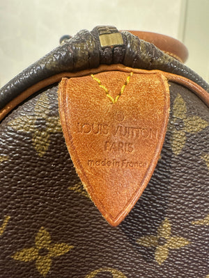 Louis Vuitton Speedy 25 Bag Vintage Monogram Classic Style Chic bowler bag brown leather handles good condition