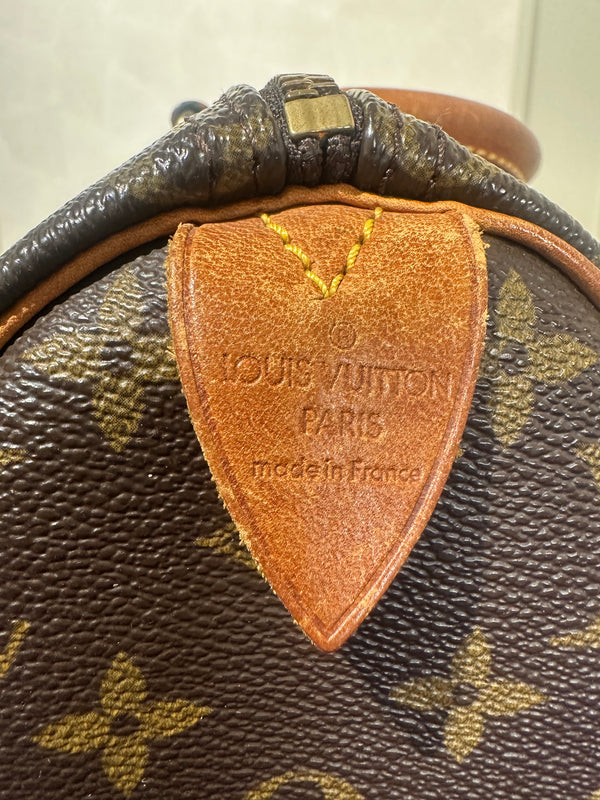 Louis Vuitton Speedy 25 Bag Vintage Monogram Classic Style Chic bowler bag brown leather handles good condition