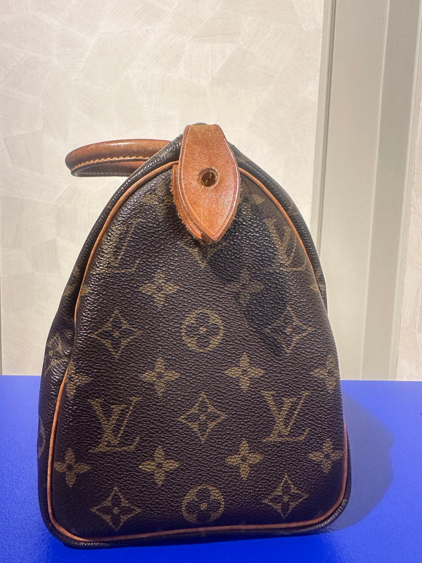 Louis Vuitton Speedy 25 Bag Vintage Monogram Classic Style Chic bowler bag brown leather handles good condition