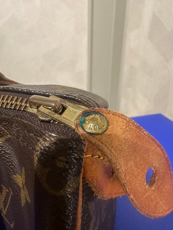 Louis Vuitton Speedy 25 Bag Vintage Monogram Classic Style Chic bowler bag brown leather handles good condition