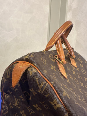 Louis Vuitton Speedy 30 Bag Vintage Monogram Classic Style Chic bowler bag brown leather handles good condition