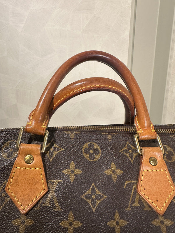Louis Vuitton Speedy 30 Bag Vintage Monogram Classic Style Chic bowler bag brown leather handles good condition