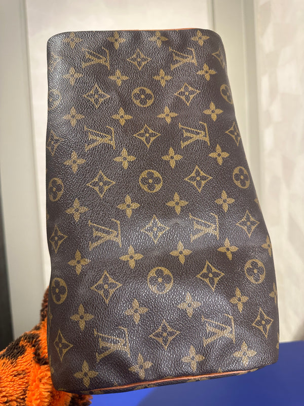 Louis Vuitton Speedy 30 Bag Vintage Monogram Classic Style Chic bowler bag brown leather handles good condition