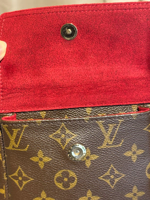Louis Vuitton Vintage Monogram Canvas Viva Cite MM Shoulder Bag Vachetta Leather Strap Gold Hardware Flap Pockets