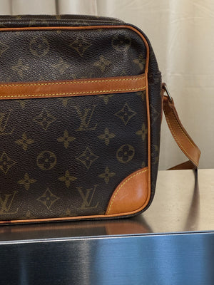 Louis Vuitton Vintage Trocadero Monogram Canvas Crossbody Shoulder Bag Brown Leather Trim Gold Tone Hardware