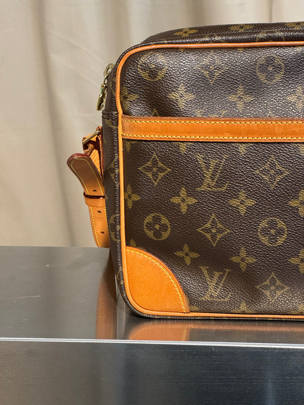 Louis Vuitton Vintage Trocadero Monogram Canvas Crossbody Shoulder Bag Brown Leather Trim Gold Tone Hardware