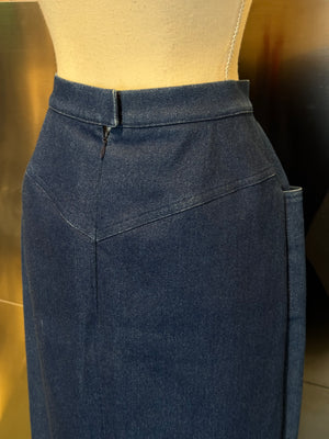 Chanel Boutique Vintage Dark Blue Stretch Denim High-Waisted Pencil Skirt with Gold CC Buttons 1990s
