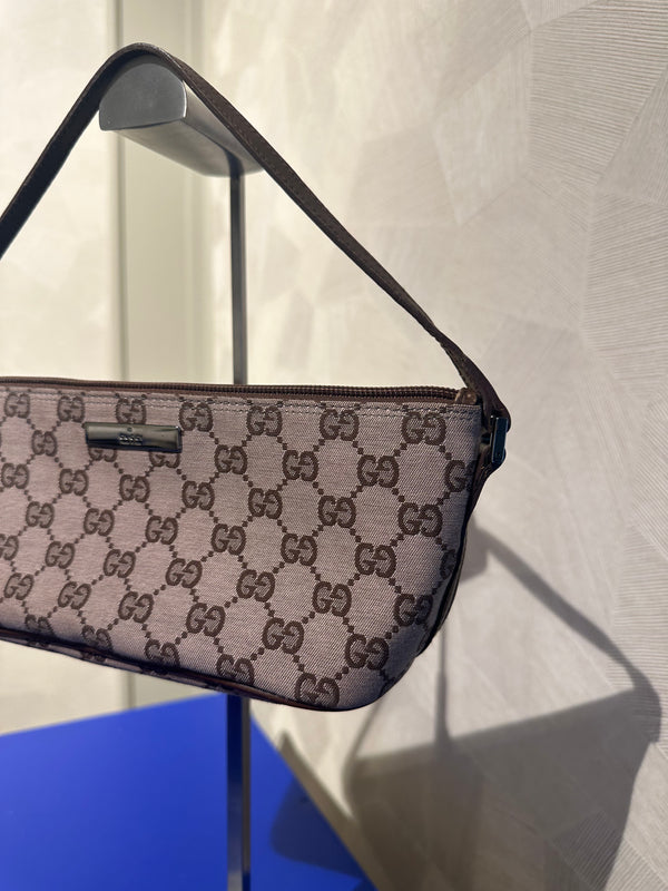 Gucci Boat Pochette GG Monogram Canvas Shoulder bag pochette Gucci logo zip closure chic 90s Pink Brown Very Good Condition