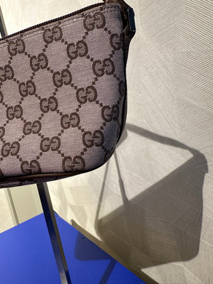 Gucci Boat Pochette GG Monogram Canvas Shoulder bag pochette Gucci logo zip closure chic 90s Pink Brown Very Good Condition