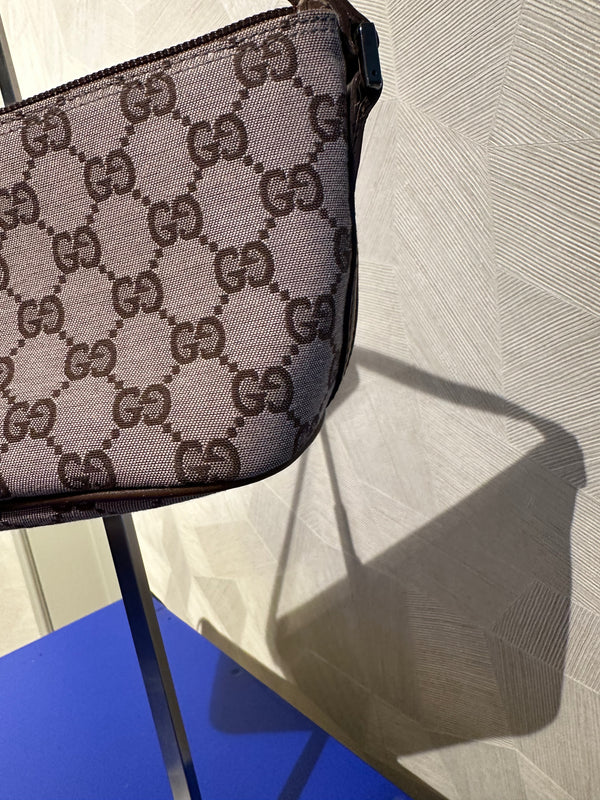 Gucci Boat Pochette GG Monogram Canvas Shoulder bag pochette Gucci logo zip closure chic 90s Pink Brown Very Good Condition