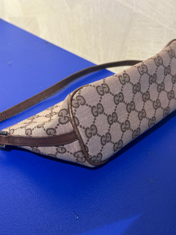 Gucci Boat Pochette GG Monogram Canvas Shoulder bag pochette Gucci logo zip closure chic 90s Pink Brown Very Good Condition